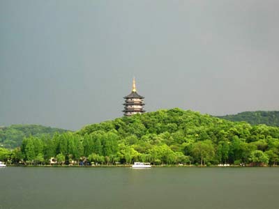 Hlavní pagoda na Západním jezeře